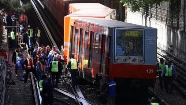 Se Descarrilan Vagones En L Del Metro