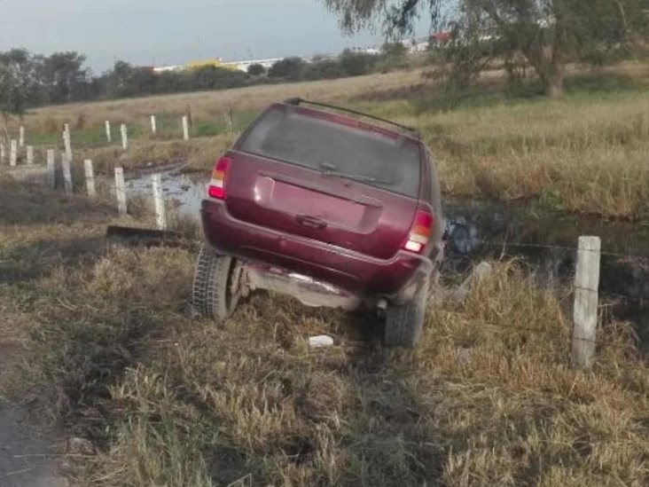 Por falla mecánica se sale de la carretera Se le rompe una rótula de