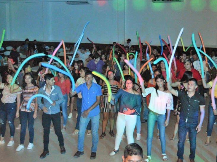 Festejan estudiantes su día en D Ordaz