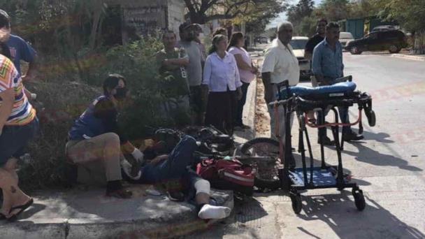 Lesionados Dos Motociclistas Se Impactan Contra Camioneta