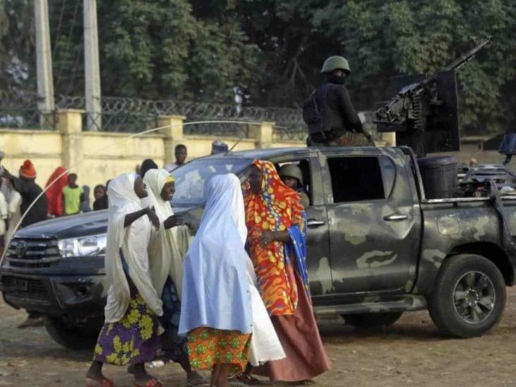 Liberan a cientos de niñas secuestradas en Nigeria