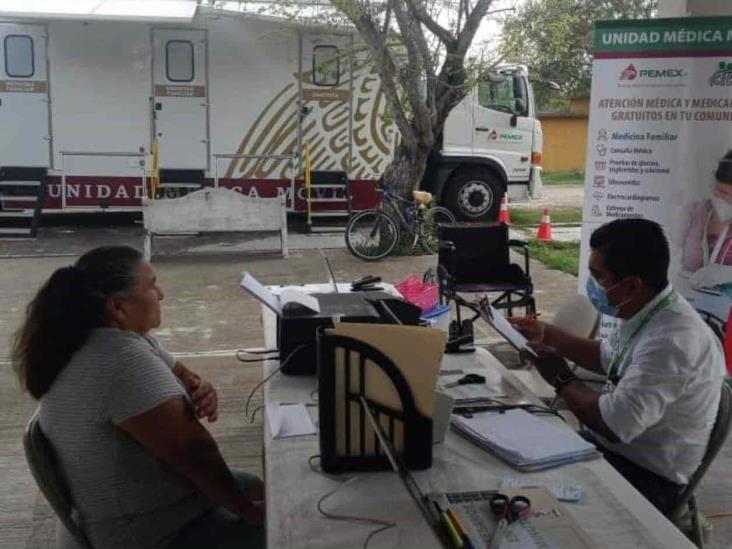 Pemex brinda atención médica a cientos de familias