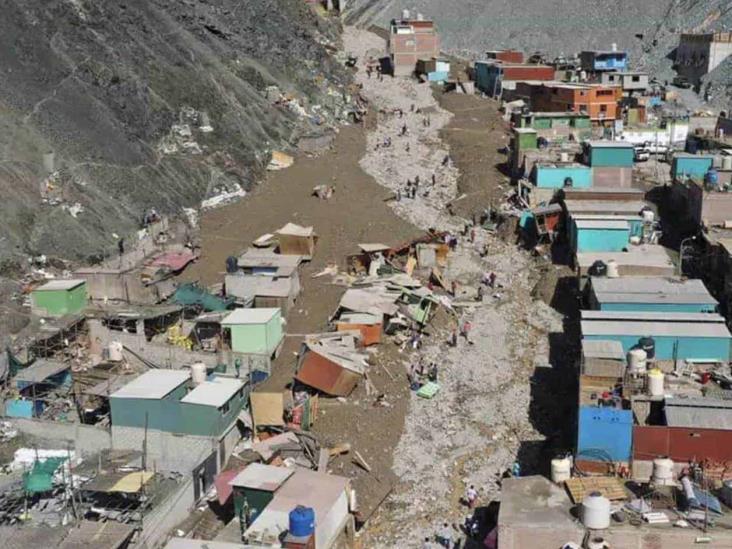 Un Alud De Agua Tierra Y Piedras