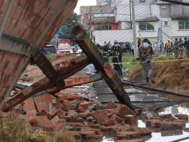 Tornado en Toluca Dos personas mueren en caída de barda