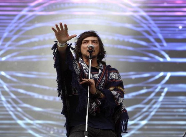 Arrestan a León Larregui tras discurso por caso Ayotzinapa Arrestan a León Larregui tras discurso por caso Ayotzinapa
