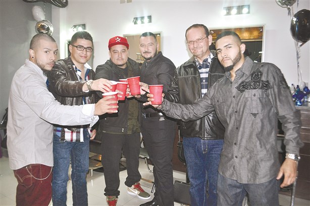 Festeja 1er. aniversario Barbería Montemayor