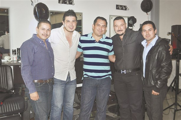 Festeja 1er. aniversario Barbería Montemayor