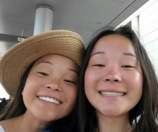 Gracias a Facebook, gemelas separadas al nacer se reencuentran