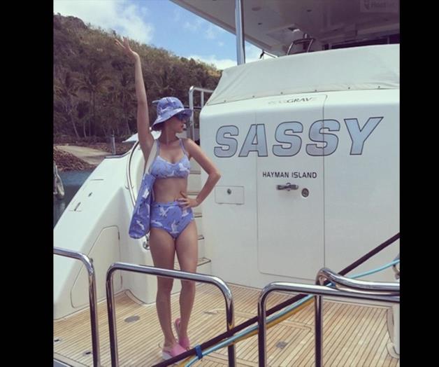 Katy Perry deslumbra en redes sociales con bikini “retro”