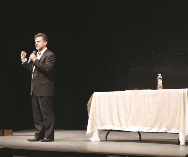 EL ESCRITOR CARLOS CUAUHTÉMOC SÁNCHEZ  LLEGA A REYNOSA