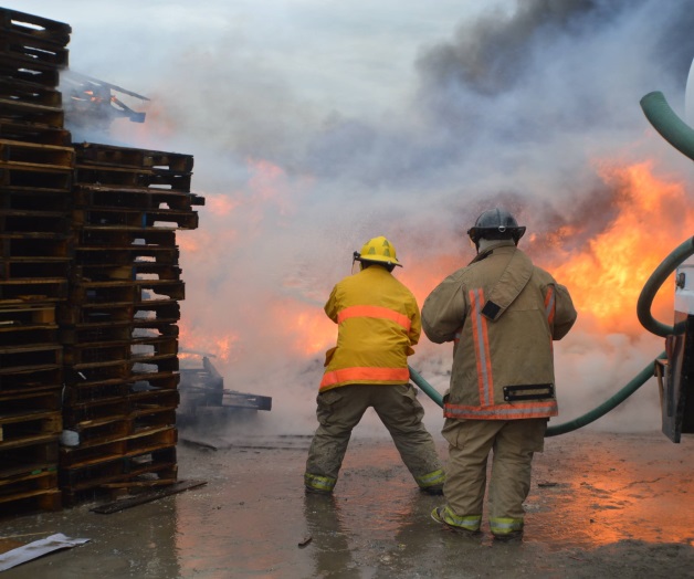 Calientan lonche; queman la fábrica