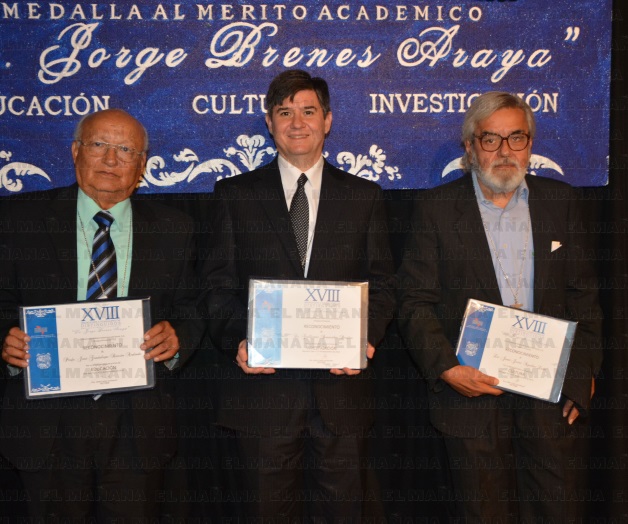 Reciben de UMAN premio ‘Dr. Jorge Brennes Araya’