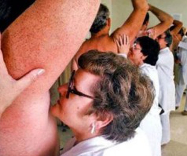 Antitranspirantes podrían ser los causantes del mal olor