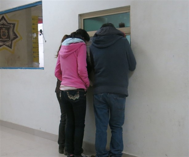 Ataca a su familia y se arma reyerta