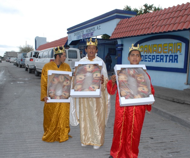 Grupo Despertar inicia elaboración de mil 800 roscas Grupo Despertar inicia elaboración de mil 800 roscas