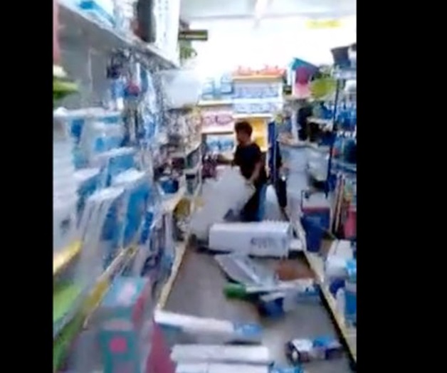 Niño de 10 años destroza un supermercado Niño de 10 años destroza un supermercado