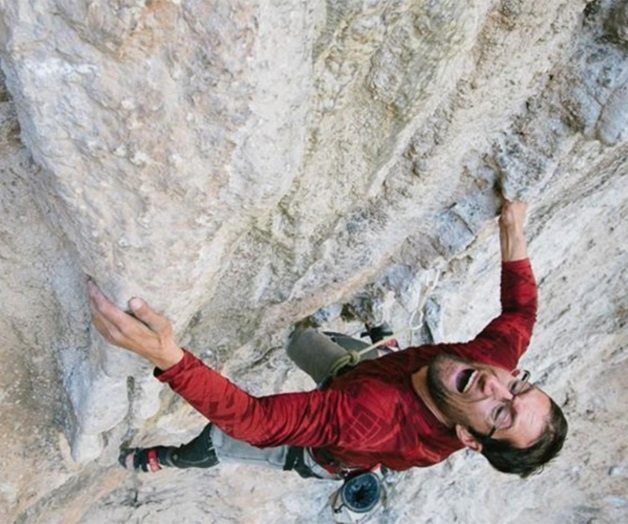 Muere alpinista alemán tras precipitarse al vacío Muere alpinista alemán tras precipitarse al vacío