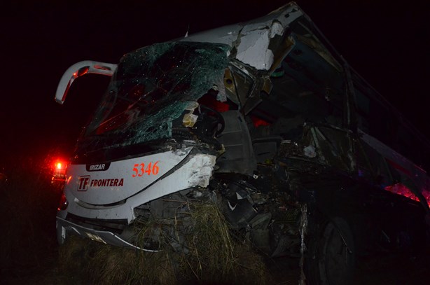 Choca Autobús de frente contráiler: 2 muertos y 6 heridos
