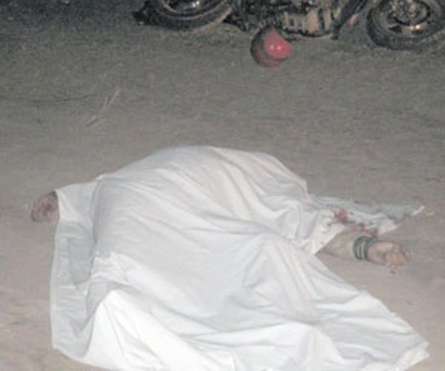 Choca su moto y muere