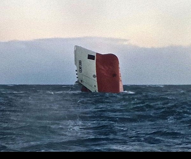 Mueren 8 personas en naufragio de buque carguero en Escocia Mueren 8 personas en naufragio de buque carguero en Escocia