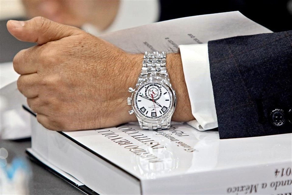 César Camacho posee un reloj Patek Philippe 5960/1A-001, es de acero inoxidable, el dial es de opalina con manecillas de oro ennegrecido. Tiene un costo de 797 mil 298 pesos.