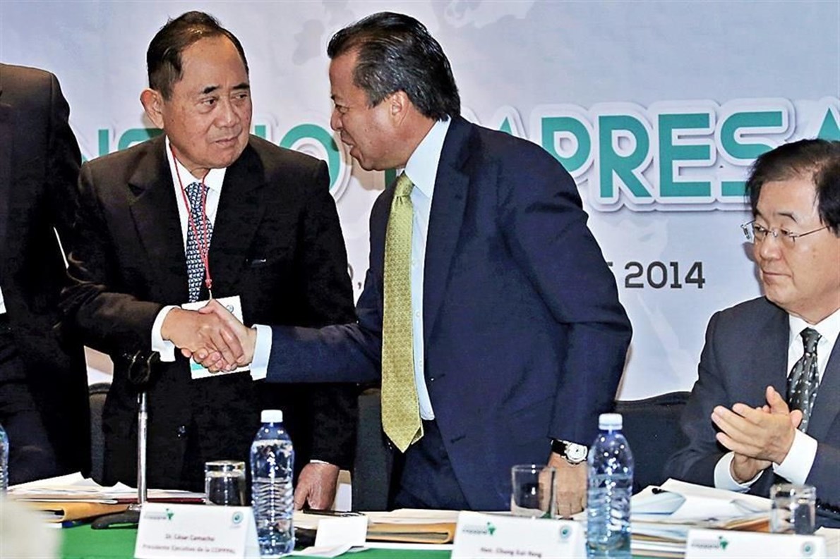 El dirigente partidista usó el reloj Ulysse Nardin en la instalación del Consejo Empresarial Asia-América Latina, el 28 de noviembre.