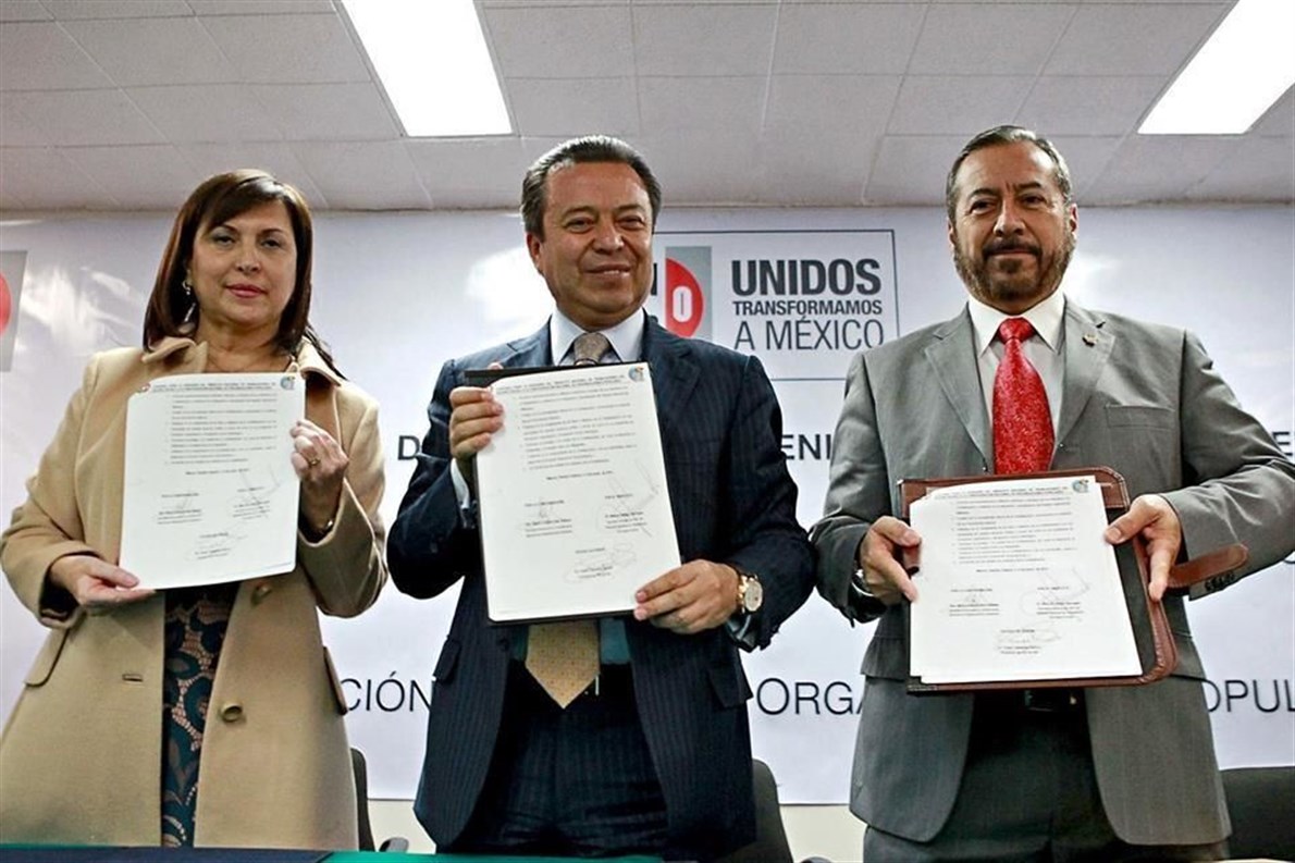 Camacho portó el reloj el 15 de enero del año pasado, para anunciar el regreso del sindicato de trabajadores del IMSS a las filas priistas.