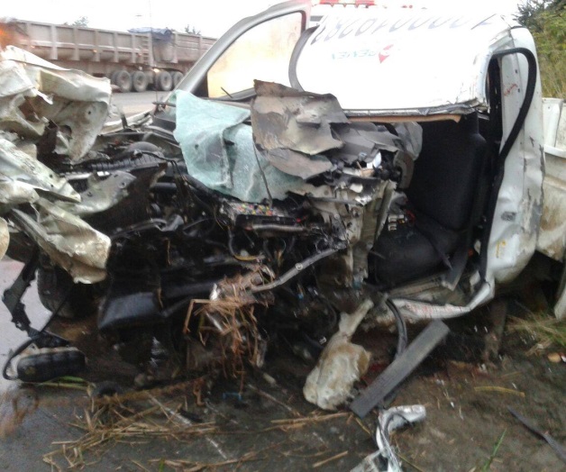 Choca petrolero y queda prensado; instantes después muere Choca petrolero y queda prensado; instantes después muere