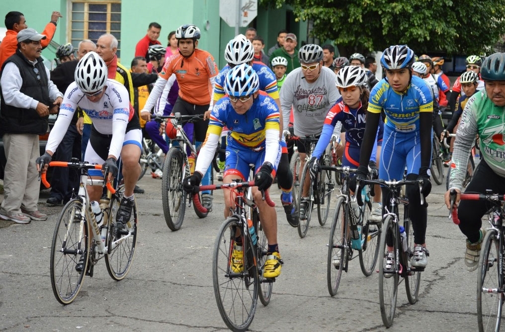 Pedalean en la capital del Estado