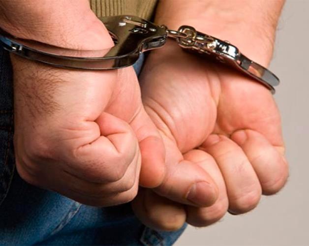 Detienen a cuatro jóvenes por lanzar bombas molotov en Cancún Detienen a cuatro jóvenes por lanzar bombas molotov en Cancún