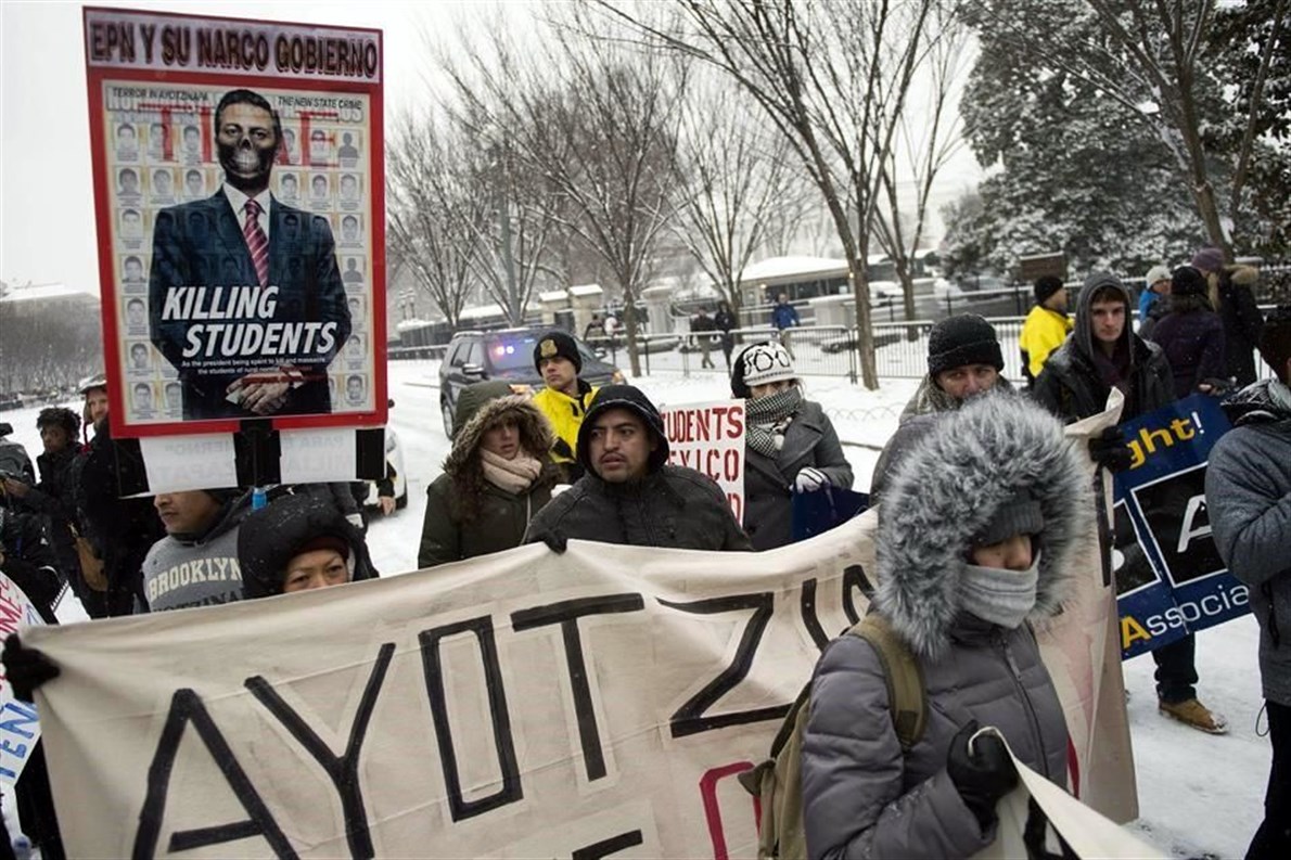 Las protestas iniciaron previo a la reunión de los Presidentes Enrique Peña Nieto y Barack Obama en la Casa Blanca.Foto: AFP