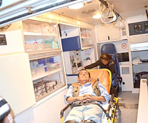 Cae un electricista  y se fractura piernas