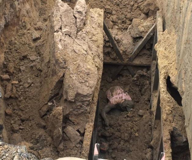 Le cae la tierra encima y muere; hay otro herido Le cae la tierra encima y muere; hay otro herido
