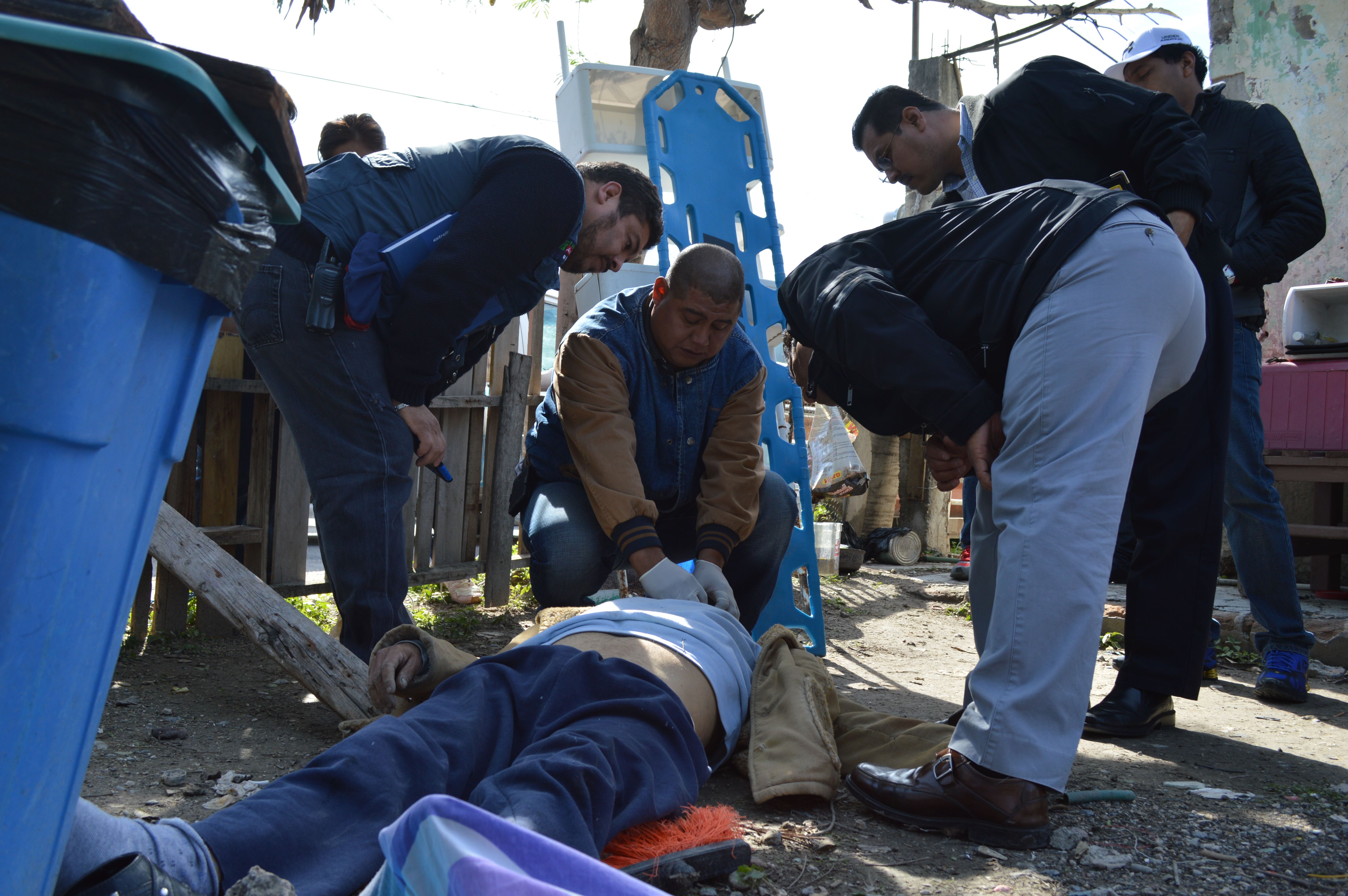 Descubren muertoal vecino en patio