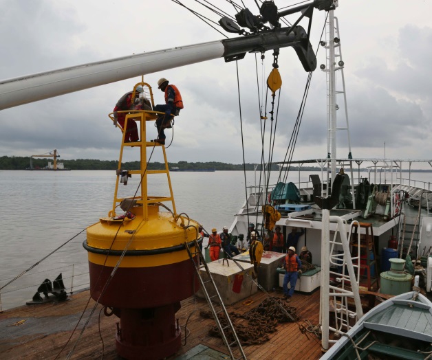 Localizan posible cola del avión Localizan posible cola del avión