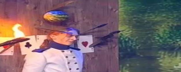 VIDEO: Lanzador de cuchillos casi mata a ayudante en show de TV VIDEO: Lanzador de cuchillos casi mata a ayudante en show de TV