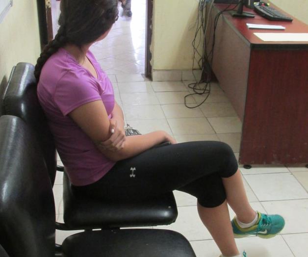 Atropella a dos personas al estacionar Atropella a dos personas al estacionar