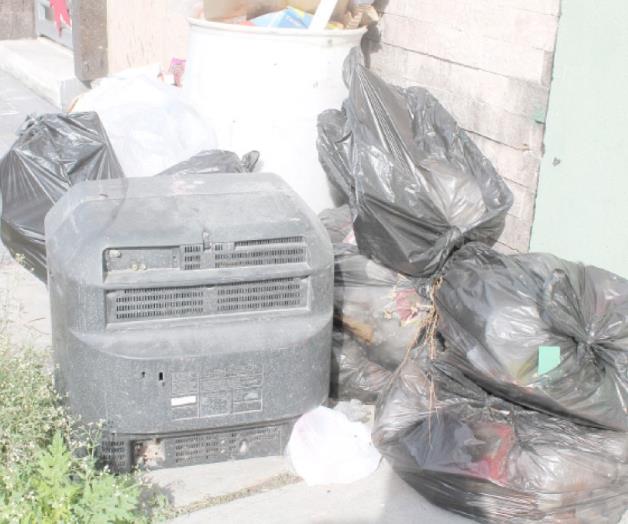 Ante la cercanía del ‘apagón’tiran a la basura viejas teles Ante la cercanía del ‘apagón’tiran a la basura viejas teles