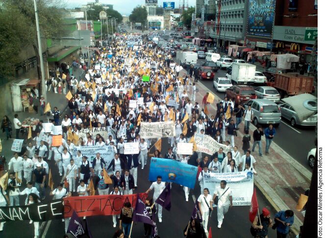 Lanzan enfermeras exigencias en su día Lanzan enfermeras exigencias en su día