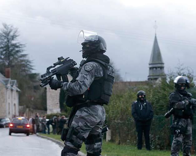 Detienen a 9 personas cercanas a sospechosos de masacre en París Detienen a 9 personas cercanas a sospechosos de masacre en París