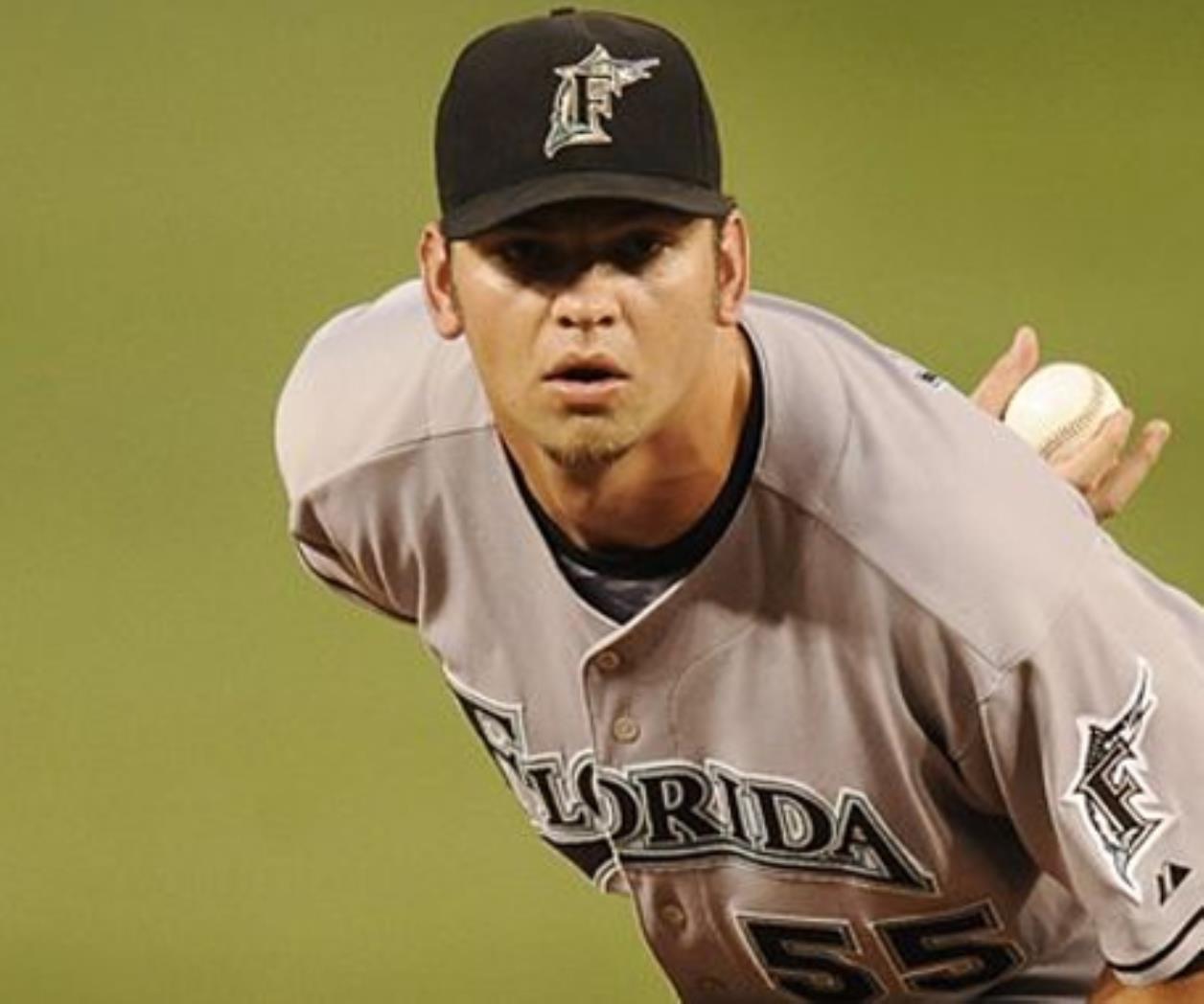 Acuerda con Padres por una temporada Acuerda con Padres por una temporada