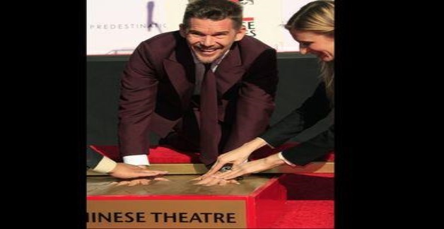 Deja Ethan Hawke huellas en Teatro Chino de Hollywood Deja Ethan Hawke huellas en Teatro Chino de Hollywood