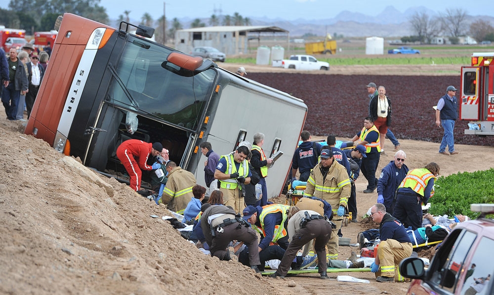 Vuelca autobús; hay 23 heridos Vuelca autobús; hay 23 heridos