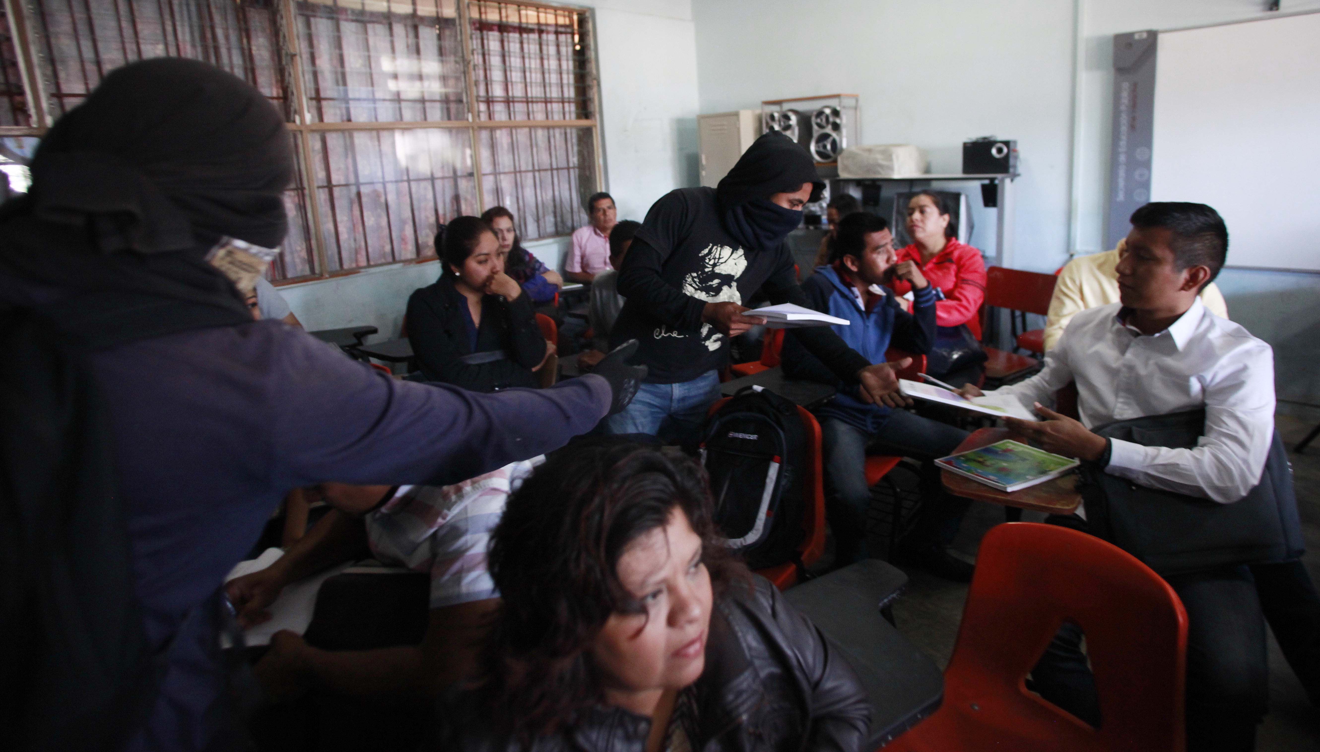 La CETEG impide cursos a maestros La CETEG impide cursos a maestros