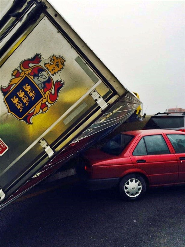Choques múltiples por neblina y lloviznaen la Carretera a Saltillo dejan 1 muerto