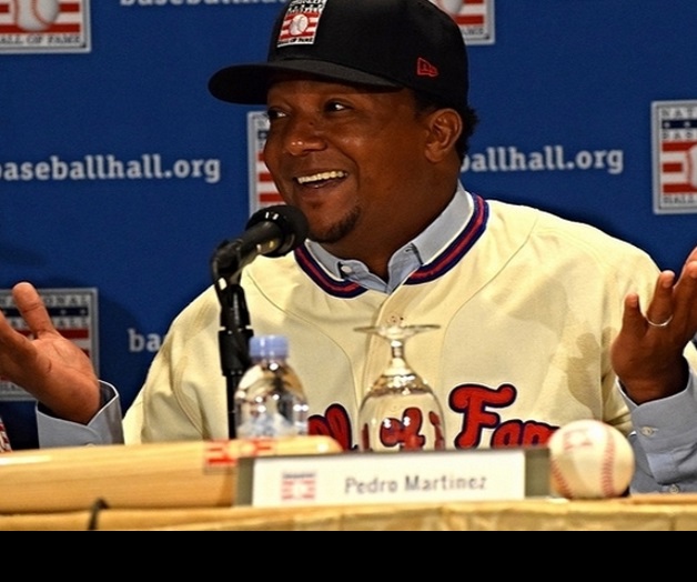 Dominicana recibe a Pedro Martínez tras su exaltación Dominicana recibe a Pedro Martínez tras su exaltación