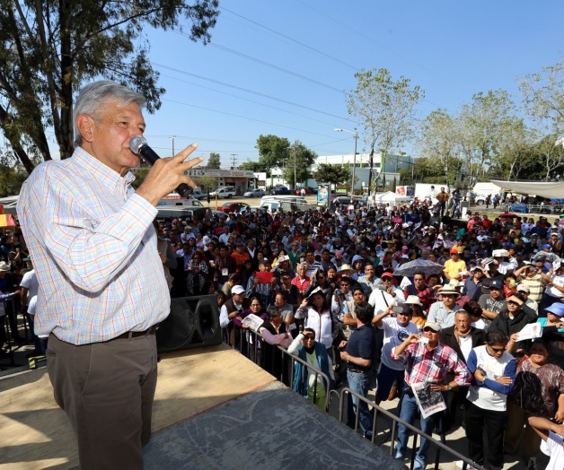 AMLO critica fallos en obras viales de Puebla