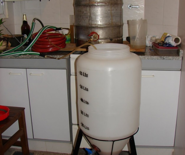 Fallecen 56 por tomar cerveza envenenada