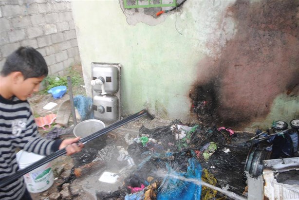 Lanzan drogadictos una Bomba a casa y la incendian