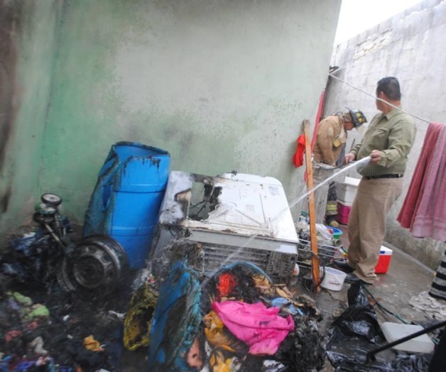Lanzan drogadictos una Bomba a casa y la incendian Lanzan drogadictos una Bomba a casa y la incendian